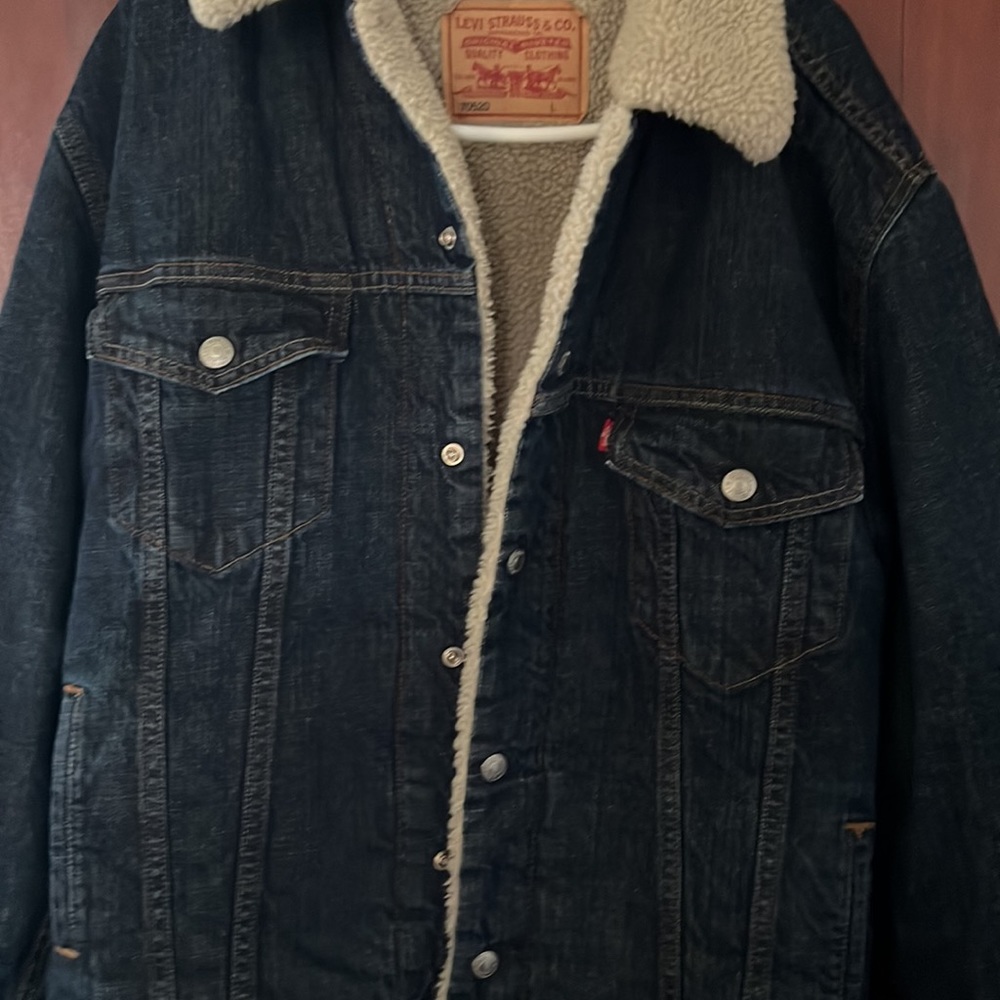 LEVI’S SHERPA TRUCKER JACKET